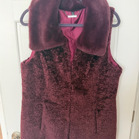 White House Black Market Comfy Plush Burgundy Faux Fur Vest - Picture 3 of 12